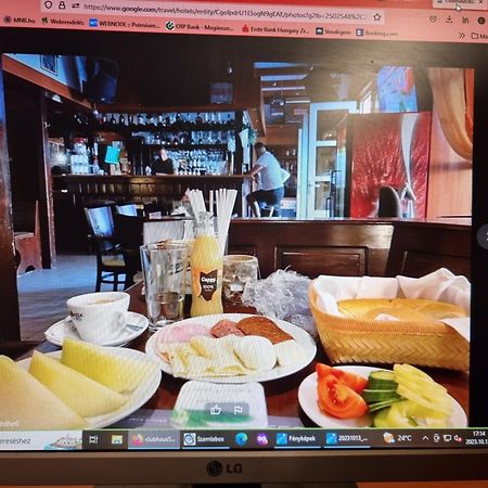 Bed and Breakfast Club Haus 502 Kalocsa Exterior foto