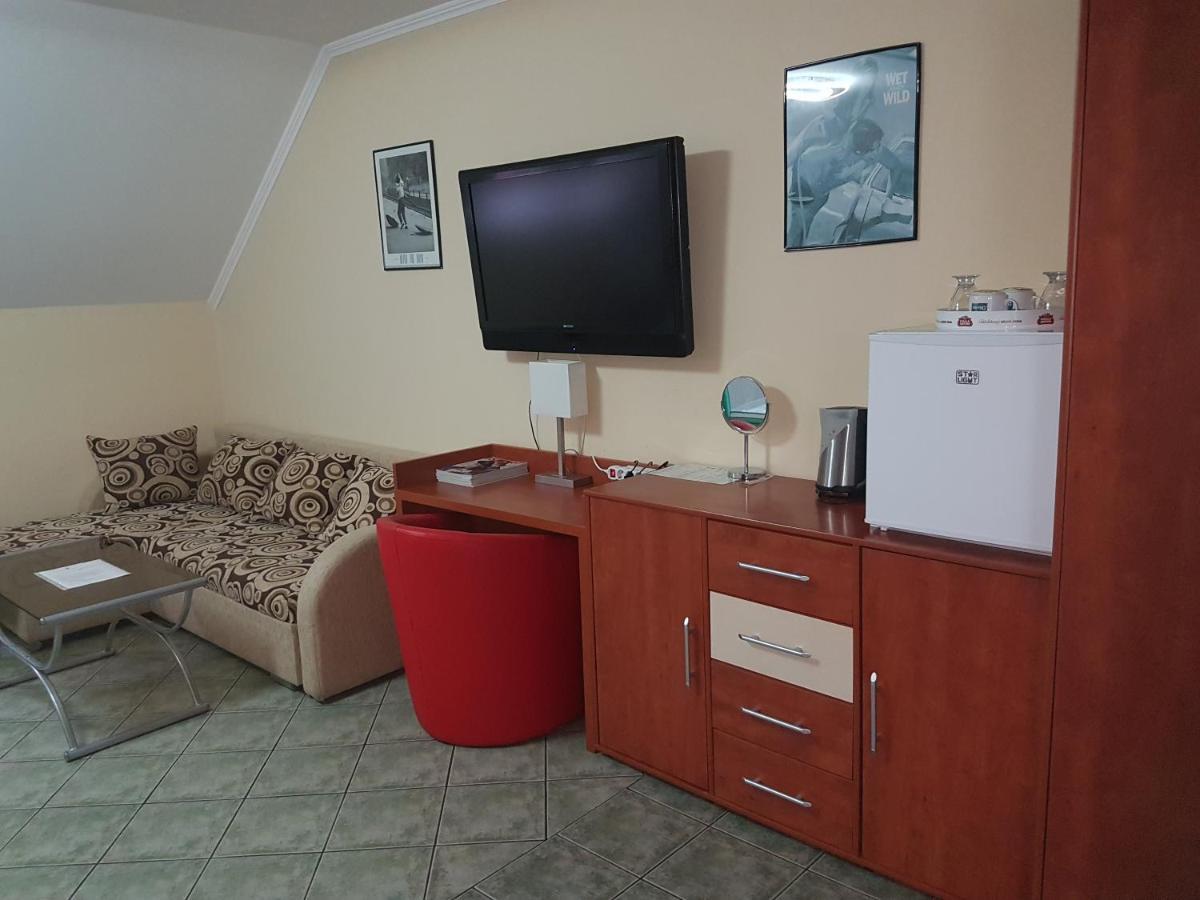 Bed and Breakfast Club Haus 502 Kalocsa Exterior foto