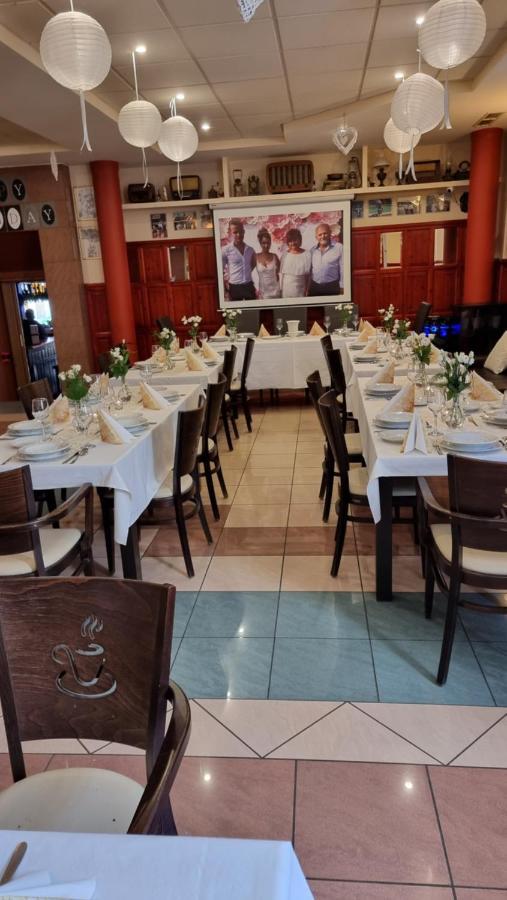 Bed and Breakfast Club Haus 502 Kalocsa Exterior foto