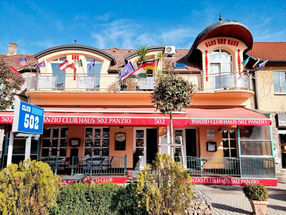 Bed and Breakfast Club Haus 502 Kalocsa Exterior foto