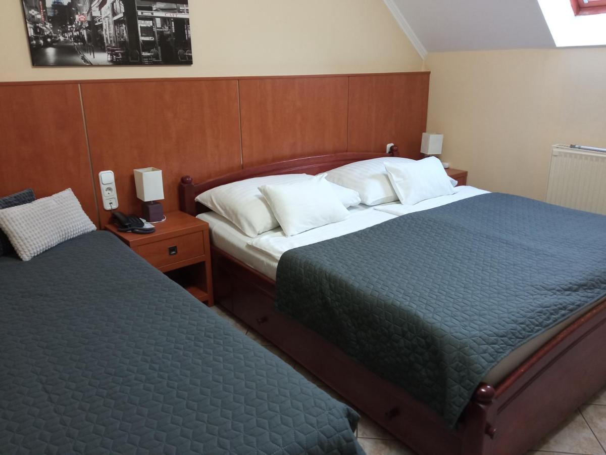 Bed and Breakfast Club Haus 502 Kalocsa Exterior foto
