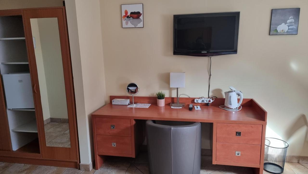 Bed and Breakfast Club Haus 502 Kalocsa Exterior foto
