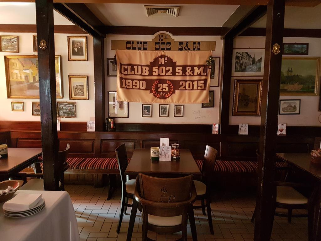 Bed and Breakfast Club Haus 502 Kalocsa Exterior foto