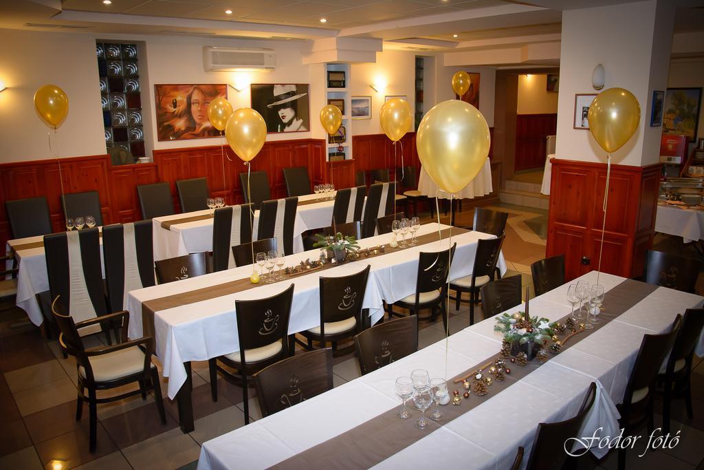 Bed and Breakfast Club Haus 502 Kalocsa Exterior foto